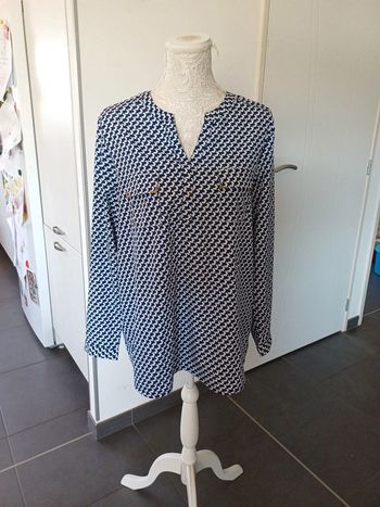 Blouse blanc et bleu marine taille 44/46