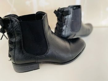 Bottines noires noeuds