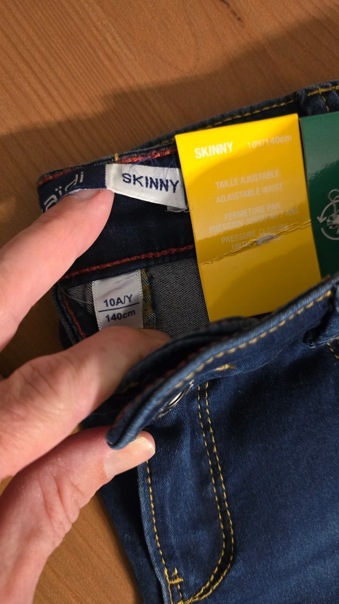 Neuf (non porté)🏷😍🤩 superbe jeans skinny 10 ans fille😍🥰 - photo numéro 3