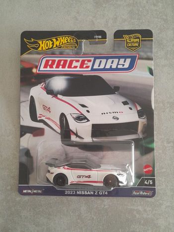 Lot de 2 voitures de course Hot Wheels Premium Race Day