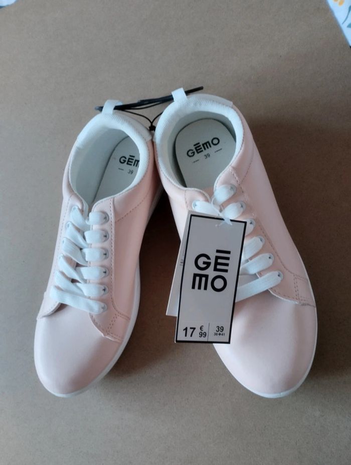Basket NEUVE Taille 39 - photo numéro 3