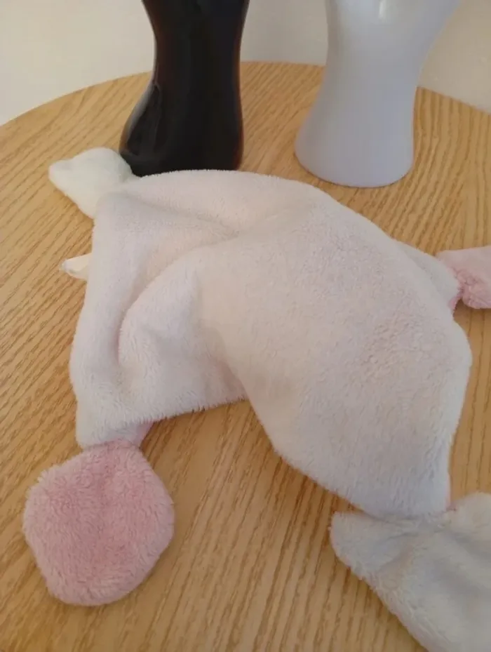 Doudou plat mouchoir Alphanova lapin rose bon état doudou - photo numéro 4