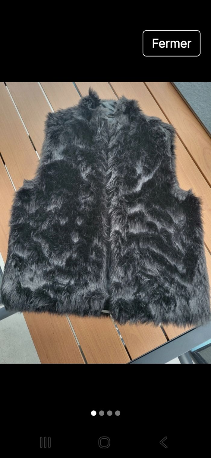 Gilet sans manche fausse fourrure