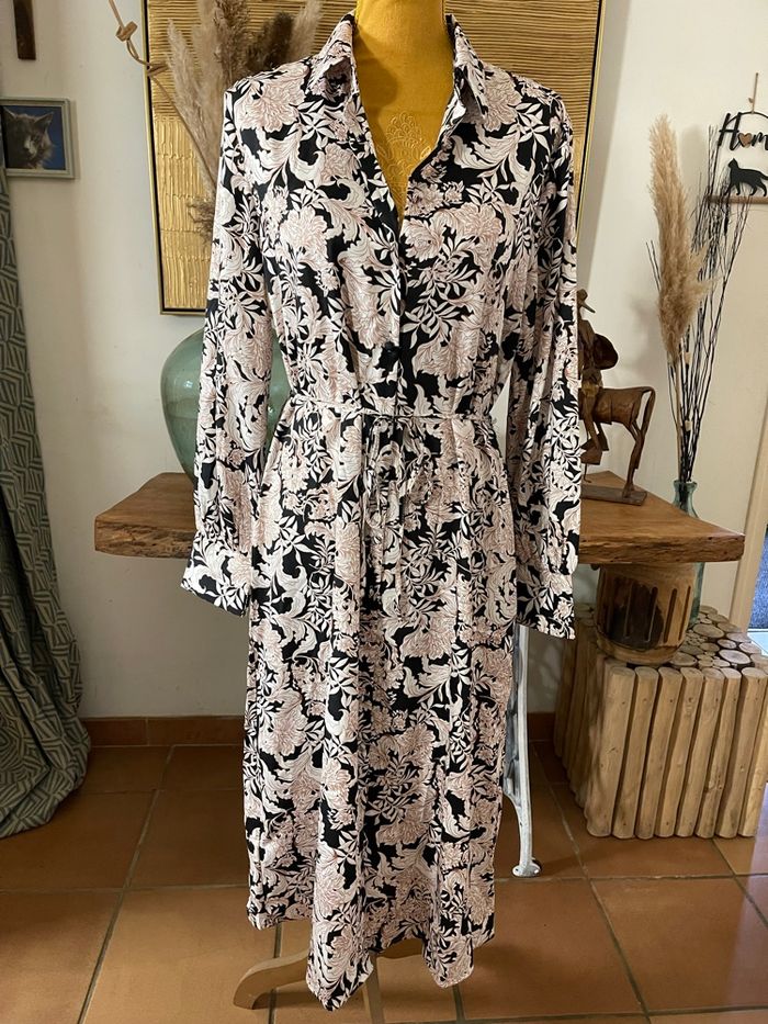 Jolie robe Mango neuve