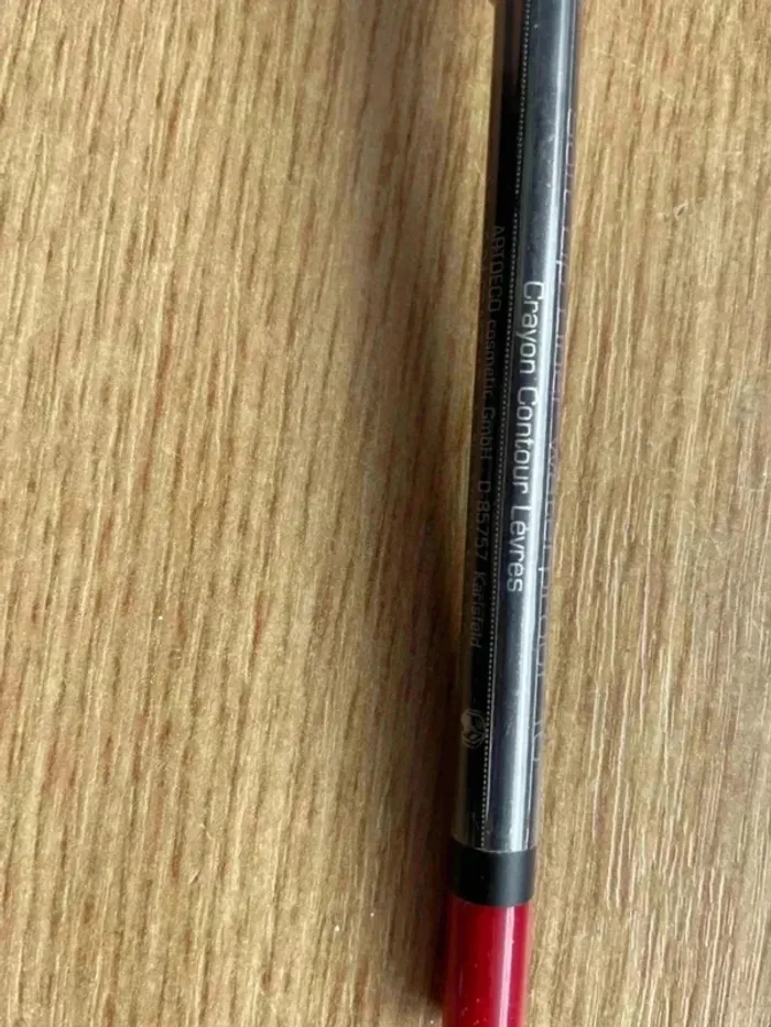 Crayon à lèvres rouge waterproof artdeco - photo numéro 3
