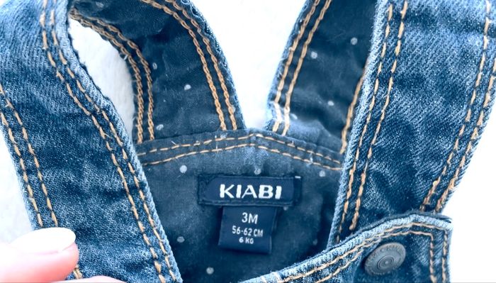 Salopette neuve short en jean « Kiabi » taille 3 mois - photo numéro 2