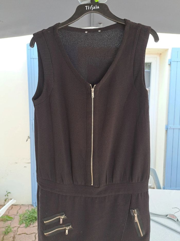 Robe noire 40/42 - photo numéro 2