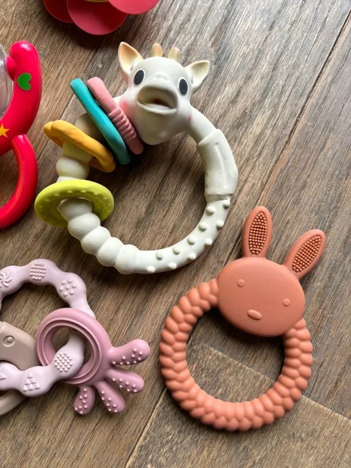 Lot anneaux dentition et hochet Sophie la girafe tbe - photo numéro 2