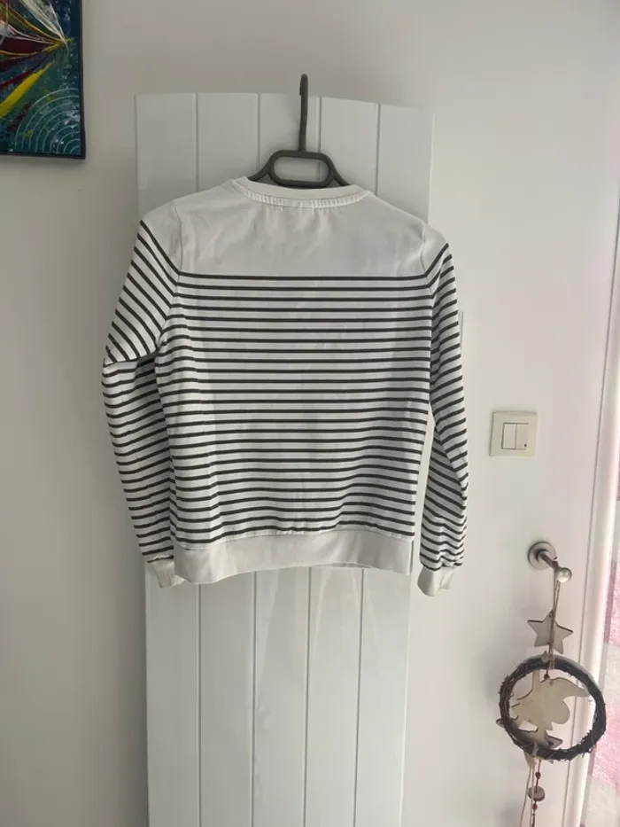 Sweat Only taille 11/12 ans