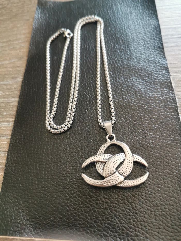 Collier et pendentif noeud celtique