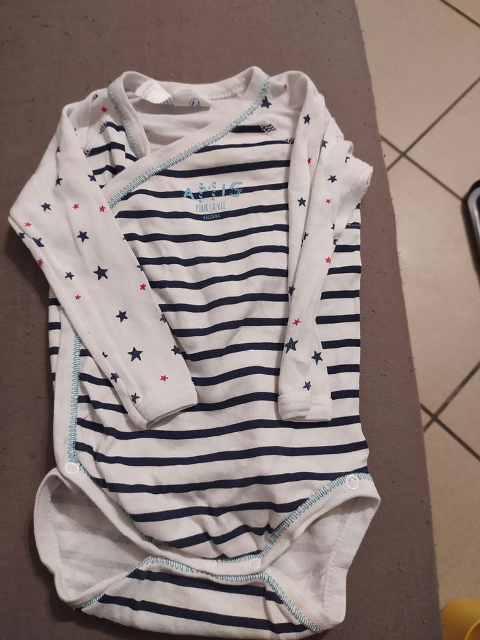 Lot 3 bodies 6 mois - photo numéro 3