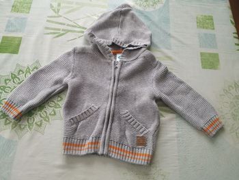 Gilet zippé à capuche