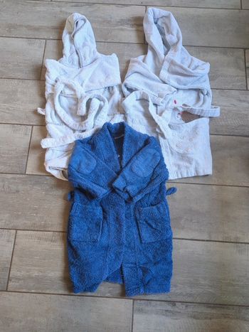 Lot peignoir 2/3ans