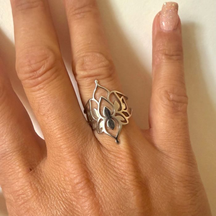 Bague lotus argentée