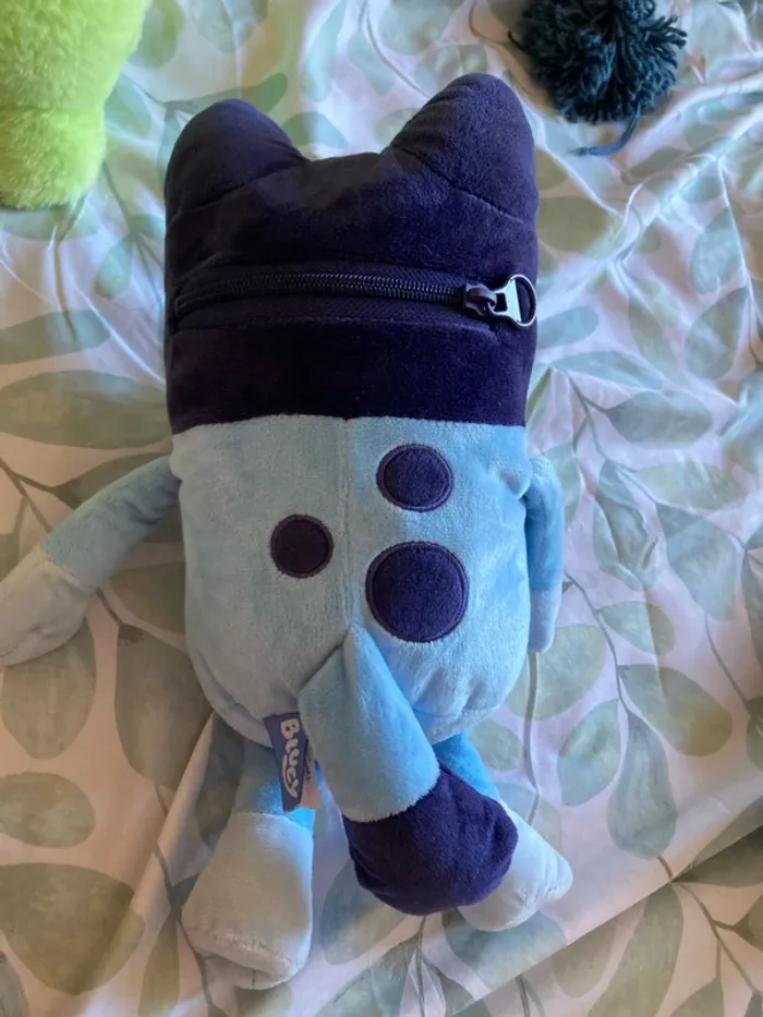 Peluche bluey officiel avec poche de rangement - photo numéro 3