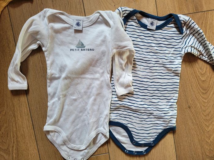 Lot 2 bodies petit bateau 12 mois tbe