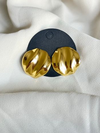 Boucles d'oreilles dorées ondulées - Style Martelé 