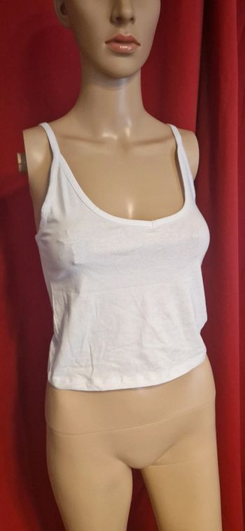 Top court neuf avec etiquette taille38