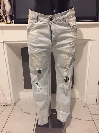 Jean bleu claire troué