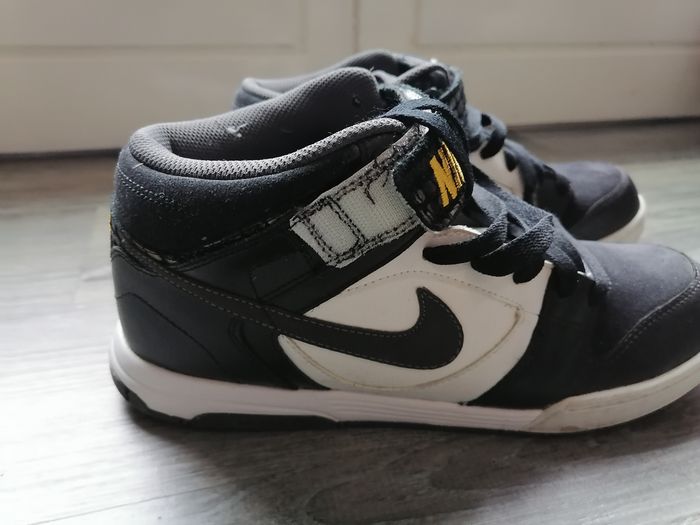 Sneaker noir et blanc pour homme avec inscription jaune - Nike - photo numéro 4