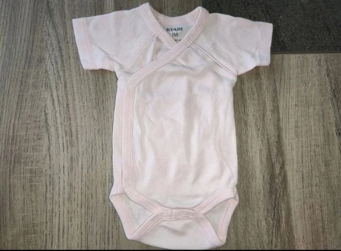 Lot 5 bodies manches courtes taille 1 mois - photo numéro 10
