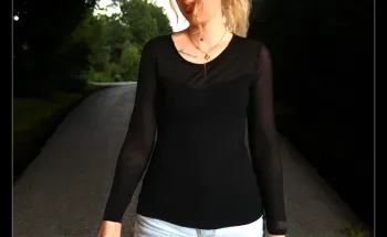 Haut noir jeu de transparence col et manches 36