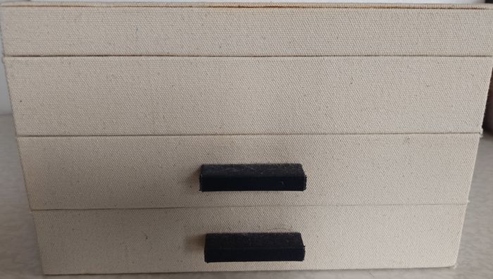 Grande boite à bijoux avec un Grand Miroir et 2 compartiments à tiroirs et 1 compartiment principal. - photo numéro 4