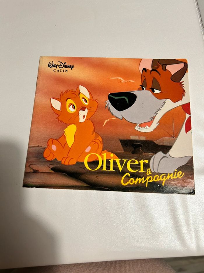Livre Disney câlin Oliver et compagnie