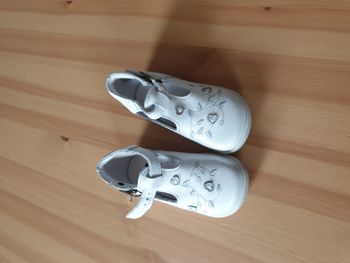 Sandales blanches - Taille 19