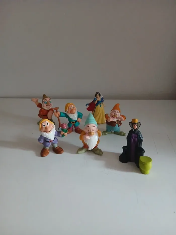 Lot 7 figurines blanche neige et nains