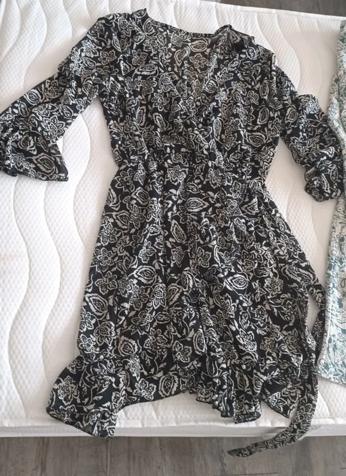 Pas de vintedgo svp lot de 3 robes - photo numéro 2