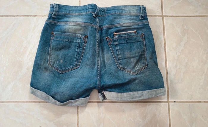 Short en jeans taille 38 - photo numéro 3