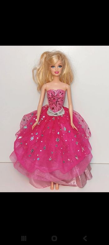 Poupée mattel Barbie A Fashion Fairytale la magie de la mode 
Poupée et ensemble compris