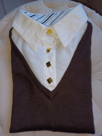 Pull chemise col V marron foncé et blanc taille unique