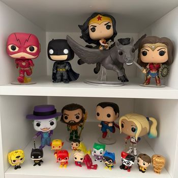 Lot de 8 figurines DC