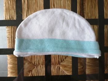 Bonnet de naissance bleu et blanc