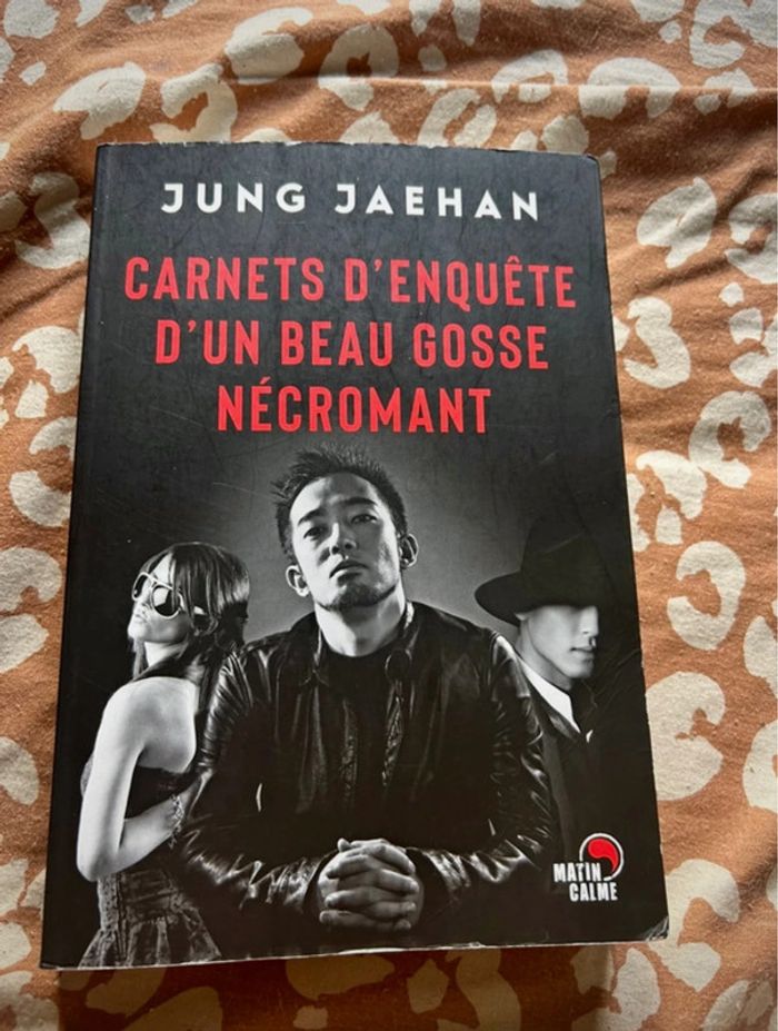 Livre « Carnet d’enquête d’un beau gosse nécromant » par Jung Jaehan
