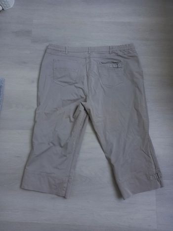 Pantalon 3/4 avec élastiques aux côtés de la taille