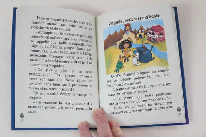 Livre "Le village de papier" collection La mini C. - photo numéro 3