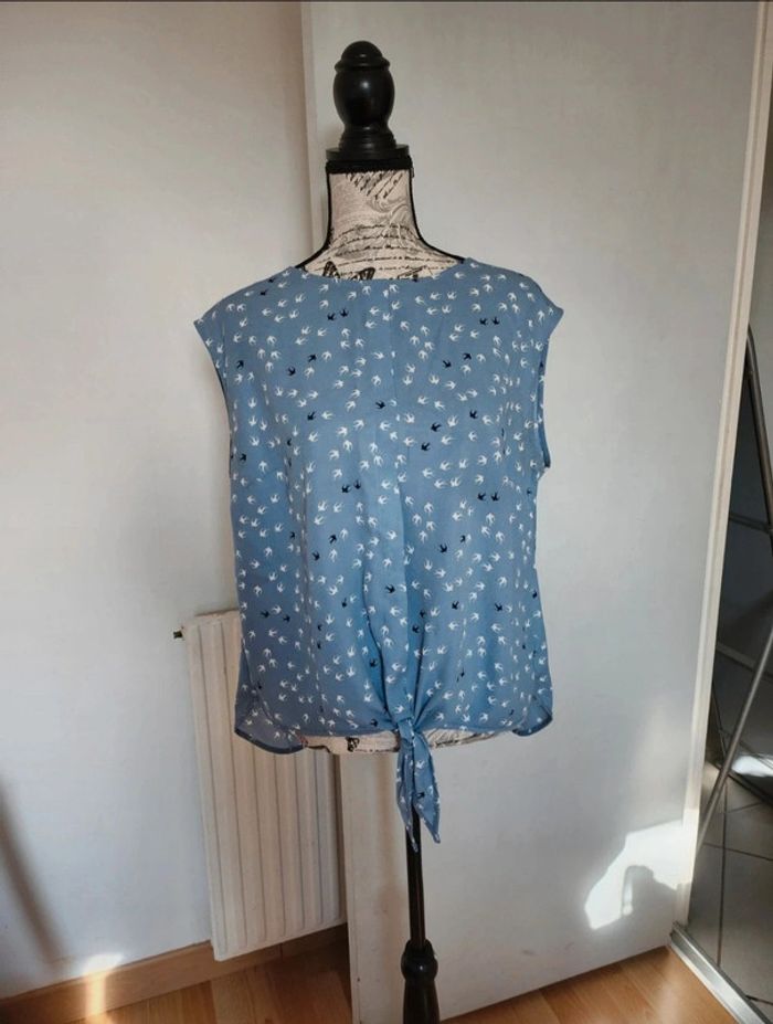 Ravissante Blouse bleue ciel de marque Yessica de taille 44