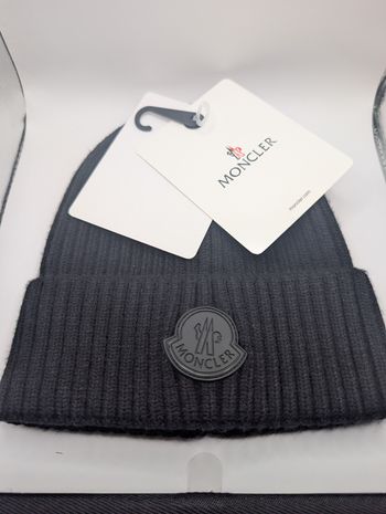 Bonnet moncler neuf avec étiquette