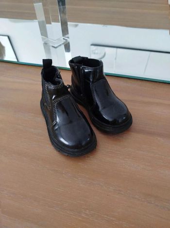 Bottines  Zara  taille  21  très bonne  état noir vernis