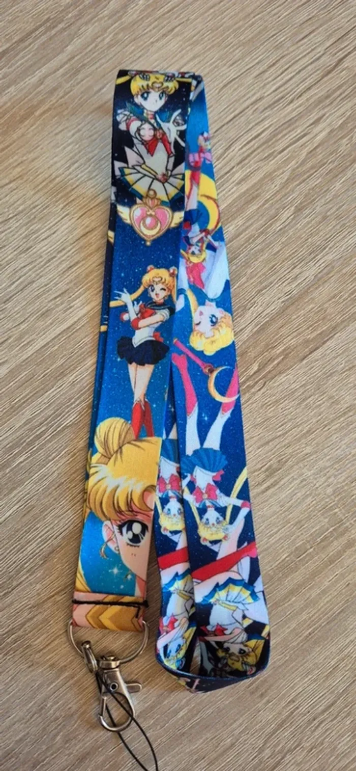 Porte carte d'identité Sailor Moon avec lanière fantaisie. - photo numéro 3