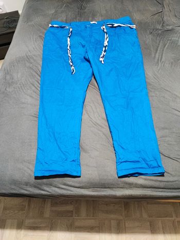 Pantalon bleu avec ceinture ruban