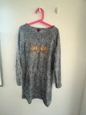 Robe pull cintré motif doré Kiabi taille 10 ans 💫