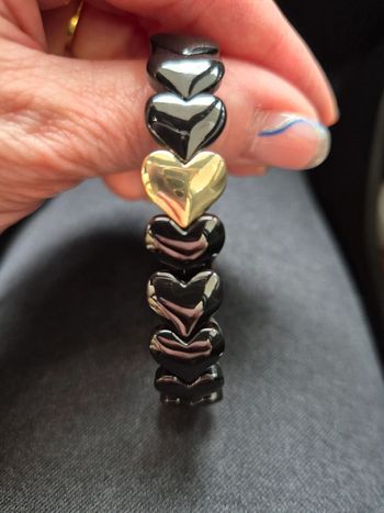 Bracelet élastique forme cœurs en perles emaillées (styles simones)