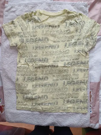 Tee shirt jaune imprimé legend