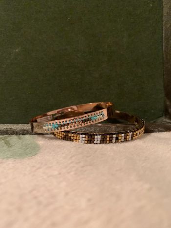 Deux bracelets en acier inoxydable