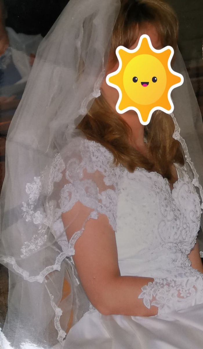 Robe de mariée blanche + voile+ jupon +cerceaux +gants - photo numéro 4