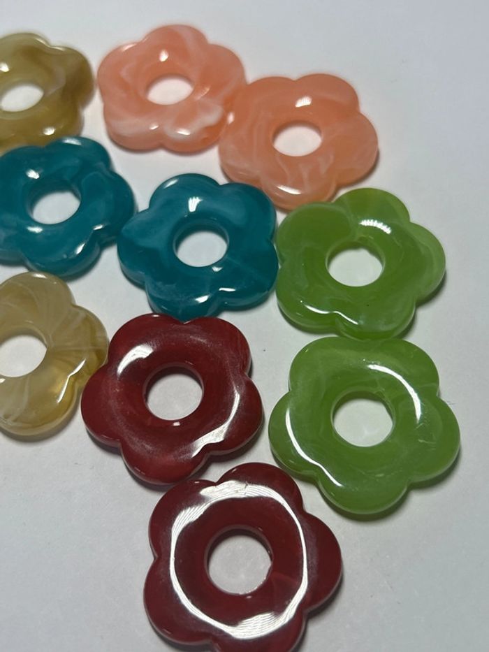 A782, déstockage 10 breloques fleurs 26mm - photo numéro 3